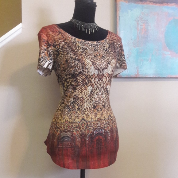 World Unity/ Embellished/ Print/ Top - Picture 4 of 8